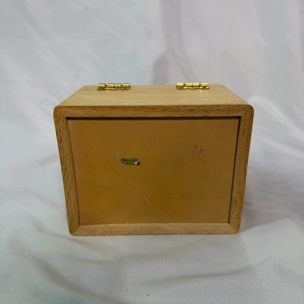 Vintage Natural Wood Keepsake Box Small Hinged Storage Chest Made in Taiwan ROC